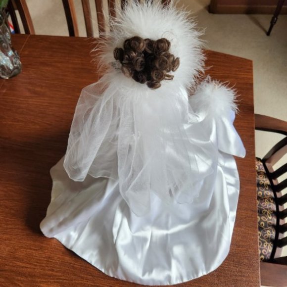 The Ashton-Drake Galleries' "Winter Romance" Porcelain Bride Doll - Picture 3 of 7